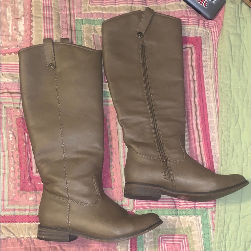 Never worn in great condition